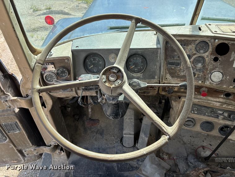 image for item FC5697 1981 Mack R686ST water truck