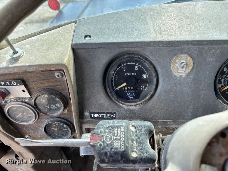 image for item FC5697 1981 Mack R686ST water truck