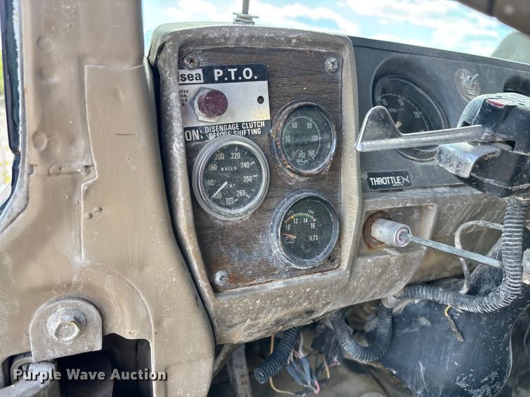 image for item FC5697 1981 Mack R686ST water truck