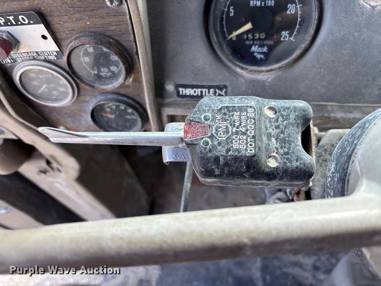 image for item FC5697 1981 Mack R686ST water truck