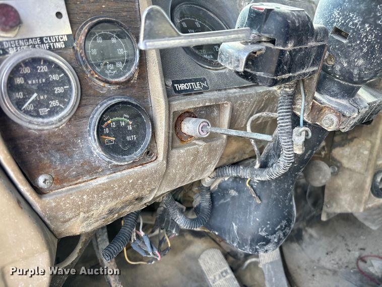 image for item FC5697 1981 Mack R686ST water truck