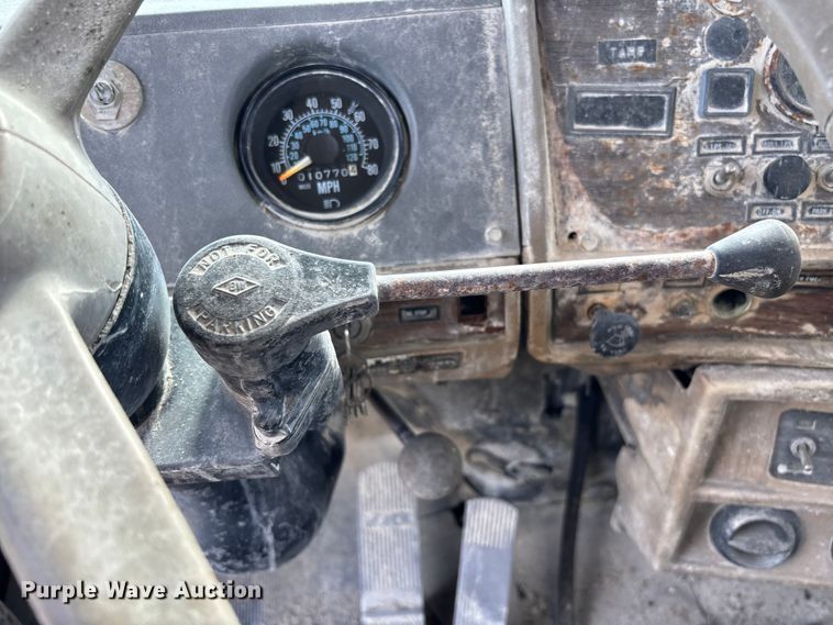 image for item FC5697 1981 Mack R686ST water truck
