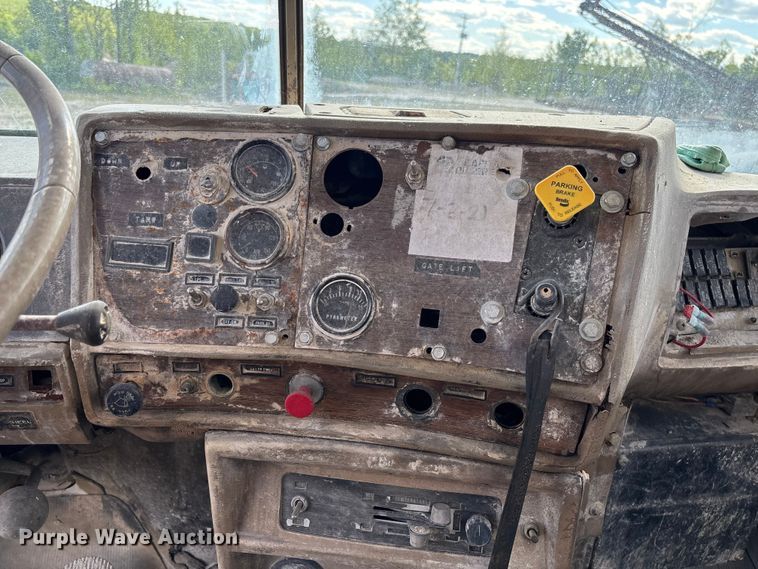 image for item FC5697 1981 Mack R686ST water truck