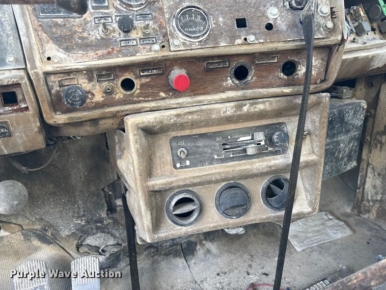 image for item FC5697 1981 Mack R686ST water truck