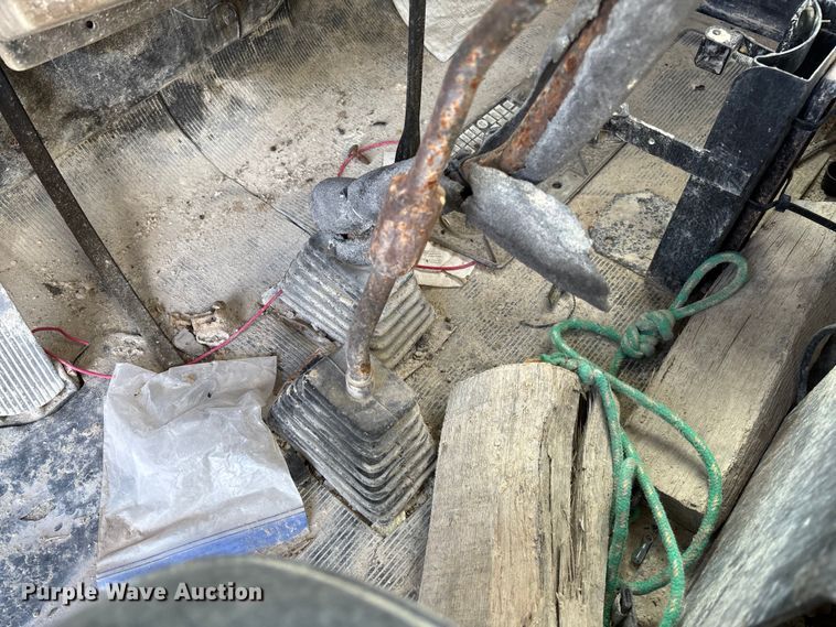 image for item FC5697 1981 Mack R686ST water truck