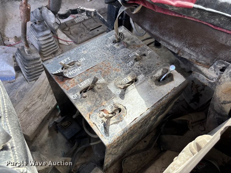 image for item FC5697 1981 Mack R686ST water truck