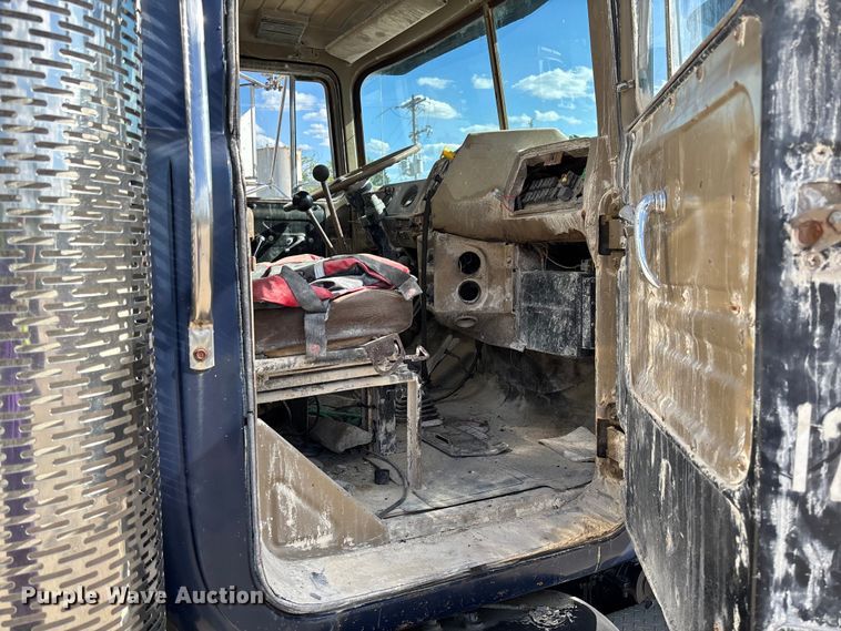 image for item FC5697 1981 Mack R686ST water truck
