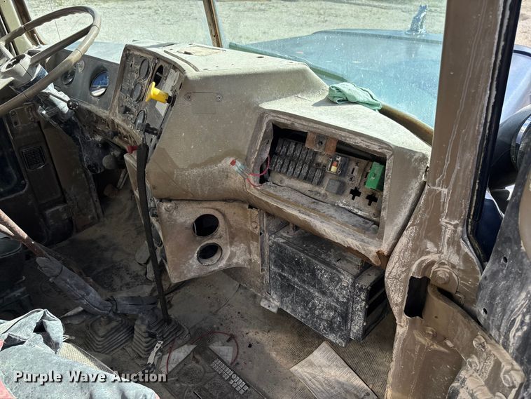 image for item FC5697 1981 Mack R686ST water truck