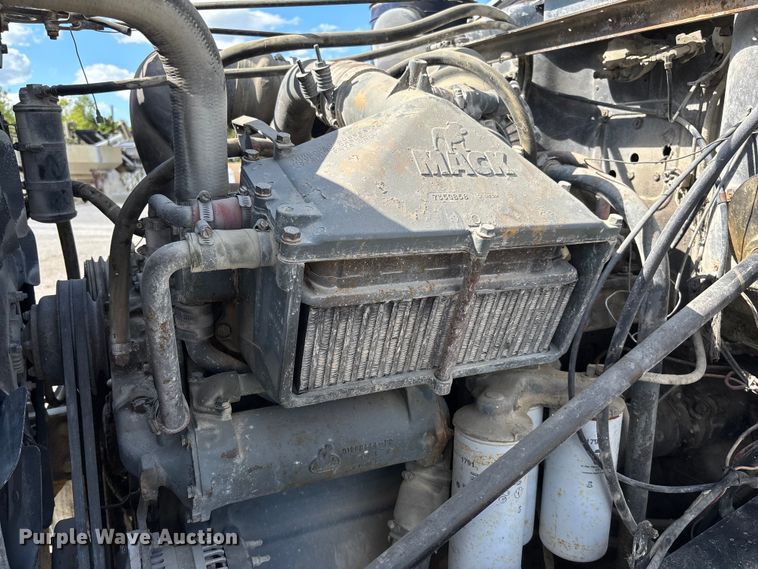 image for item FC5697 1981 Mack R686ST water truck