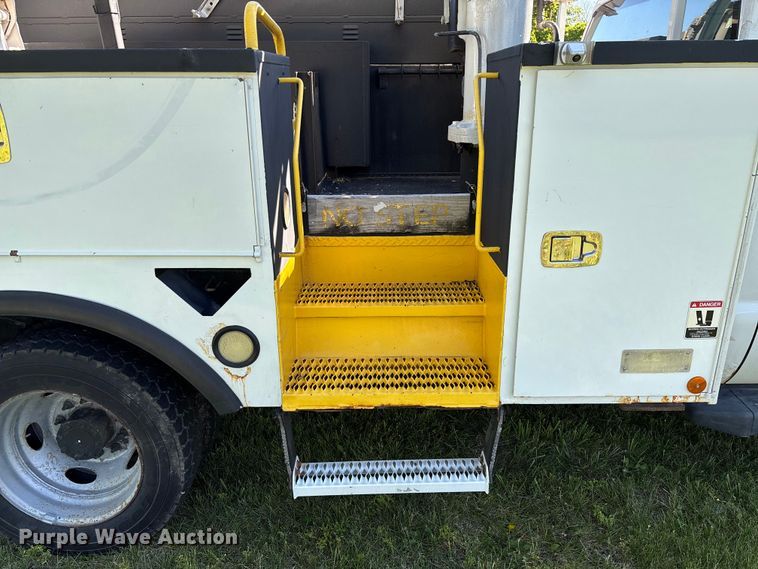 image for item FC5719 2012 Ford F550  bucket truck
