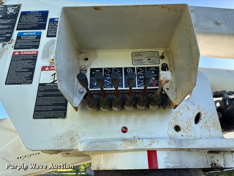 image for item FC5719 2012 Ford F550  bucket truck