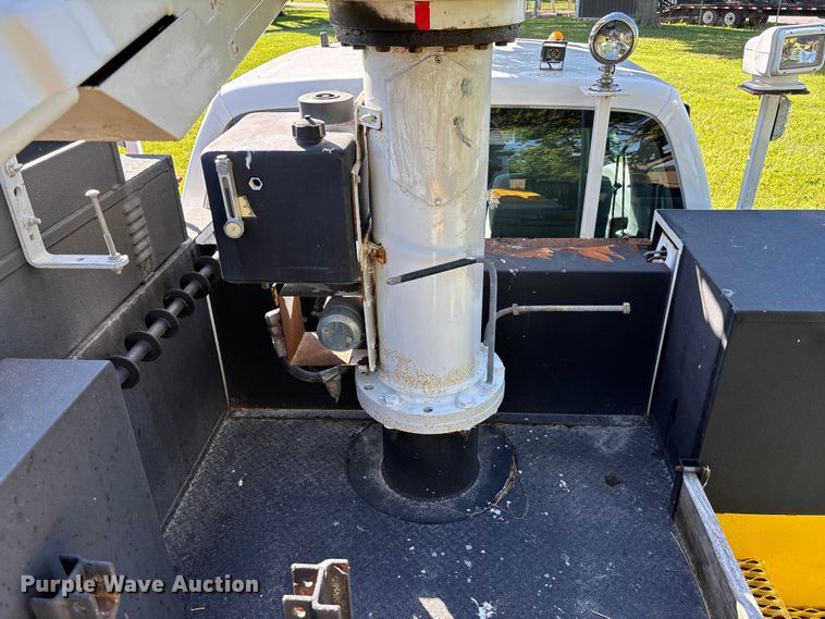 image for item FC5719 2012 Ford F550  bucket truck