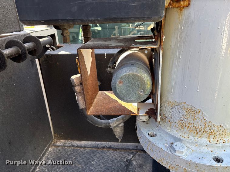image for item FC5719 2012 Ford F550  bucket truck