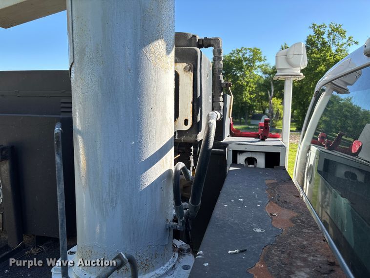 image for item FC5719 2012 Ford F550  bucket truck
