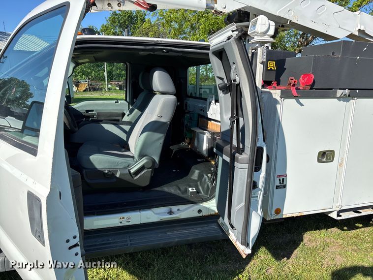 image for item FC5719 2012 Ford F550  bucket truck