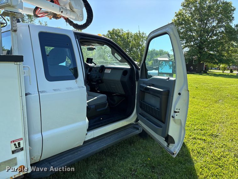 image for item FC5719 2012 Ford F550  bucket truck