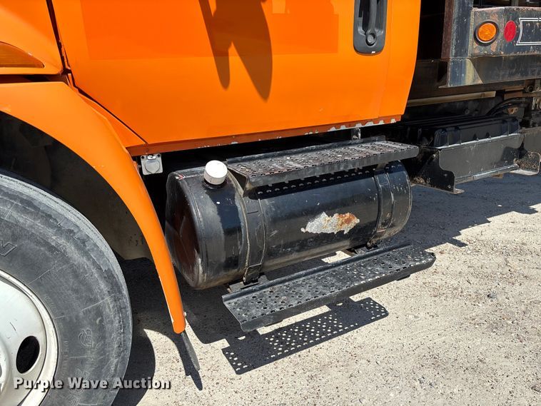 image for item FC5727 2007 International 4300 dump flatbed truck