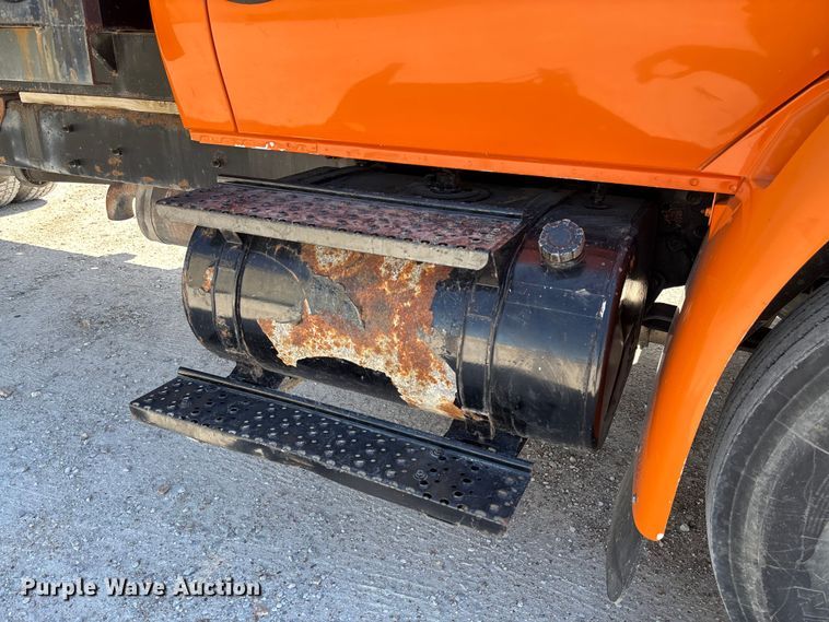 image for item FC5727 2007 International 4300 dump flatbed truck