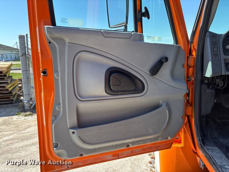 image for item FC5727 2007 International 4300 dump flatbed truck