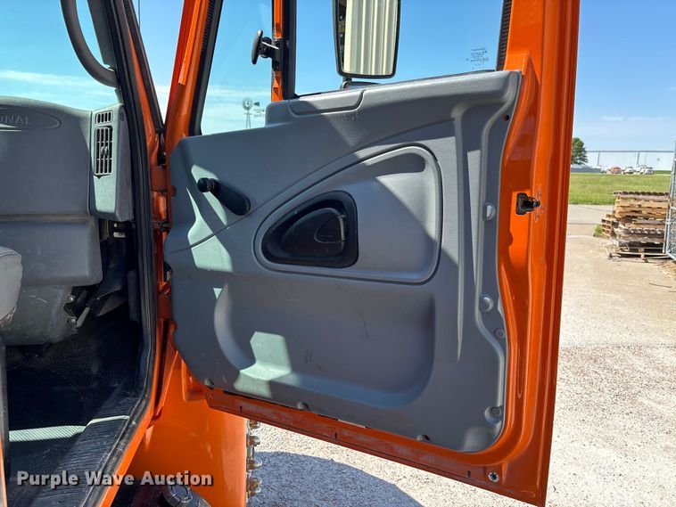 image for item FC5727 2007 International 4300 dump flatbed truck