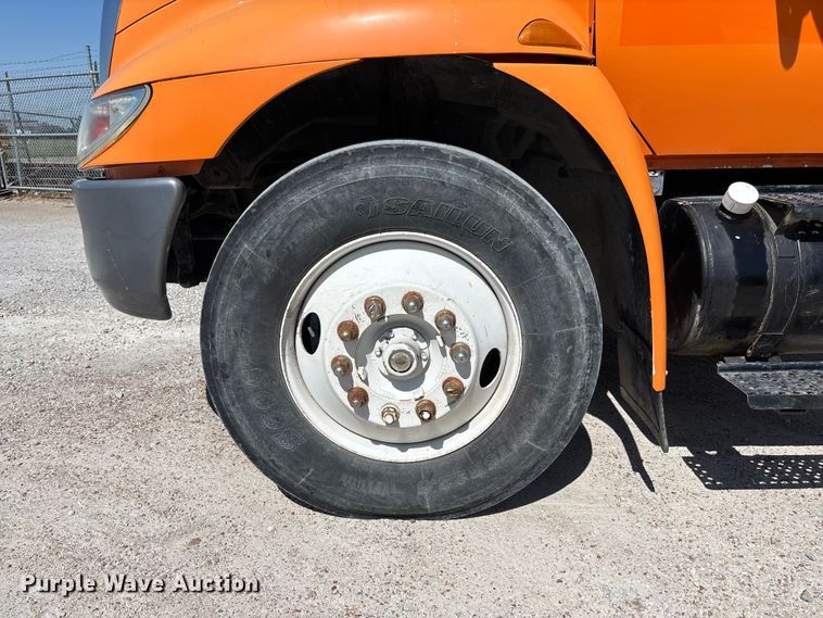 image for item FC5727 2007 International 4300 dump flatbed truck