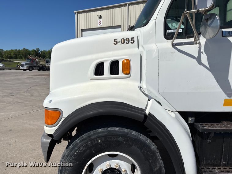 image for item FC5742 1997 Ford LT8501 crane truck