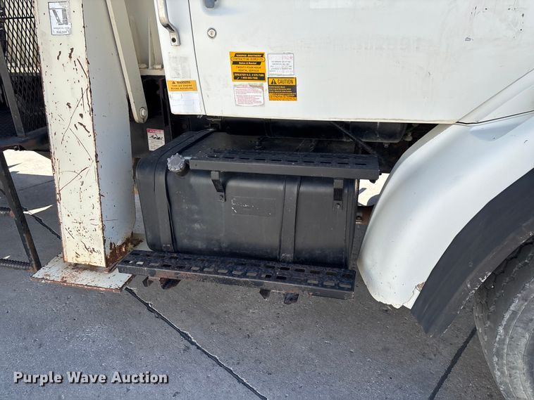image for item FC5742 1997 Ford LT8501 crane truck