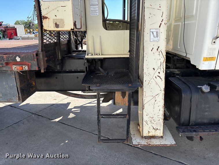 image for item FC5742 1997 Ford LT8501 crane truck