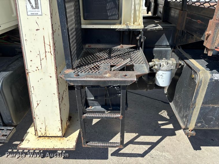image for item FC5742 1997 Ford LT8501 crane truck