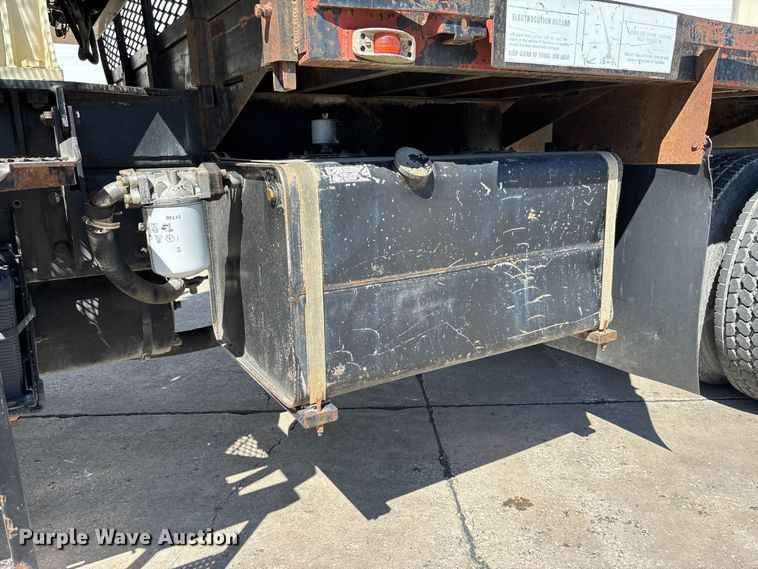 image for item FC5742 1997 Ford LT8501 crane truck