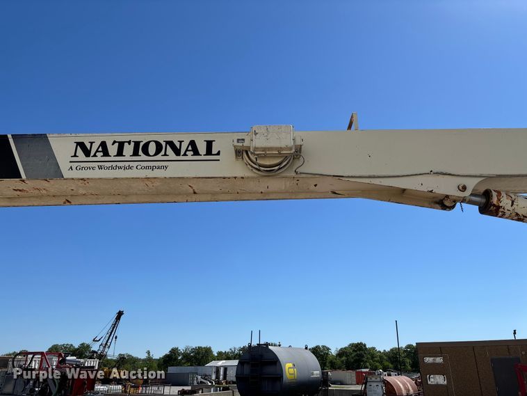 image for item FC5742 1997 Ford LT8501 crane truck