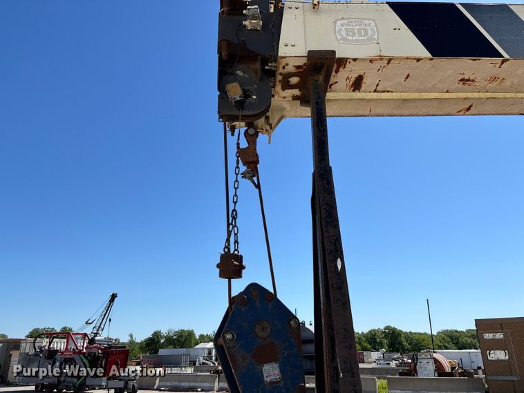 image for item FC5742 1997 Ford LT8501 crane truck