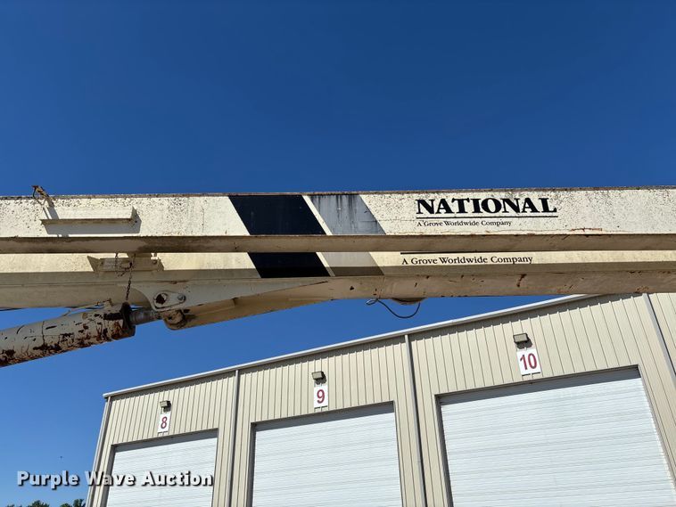 image for item FC5742 1997 Ford LT8501 crane truck