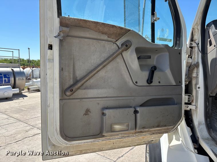 image for item FC5742 1997 Ford LT8501 crane truck