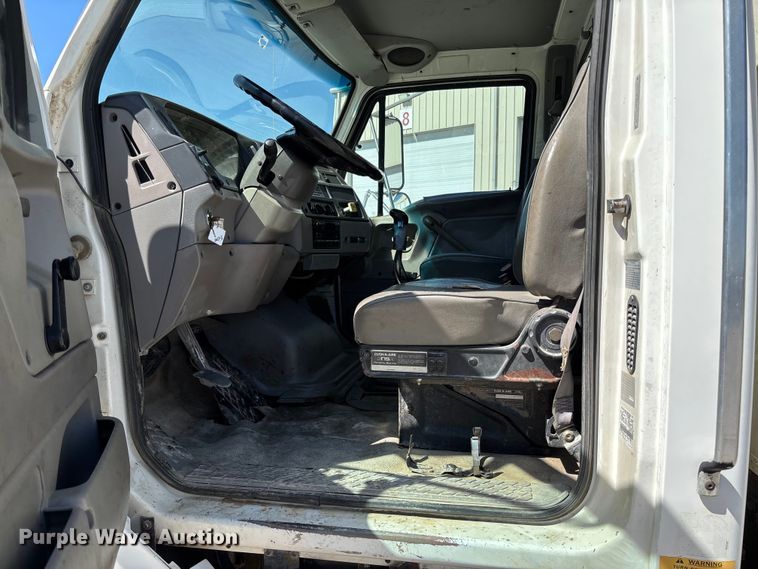 image for item FC5742 1997 Ford LT8501 crane truck