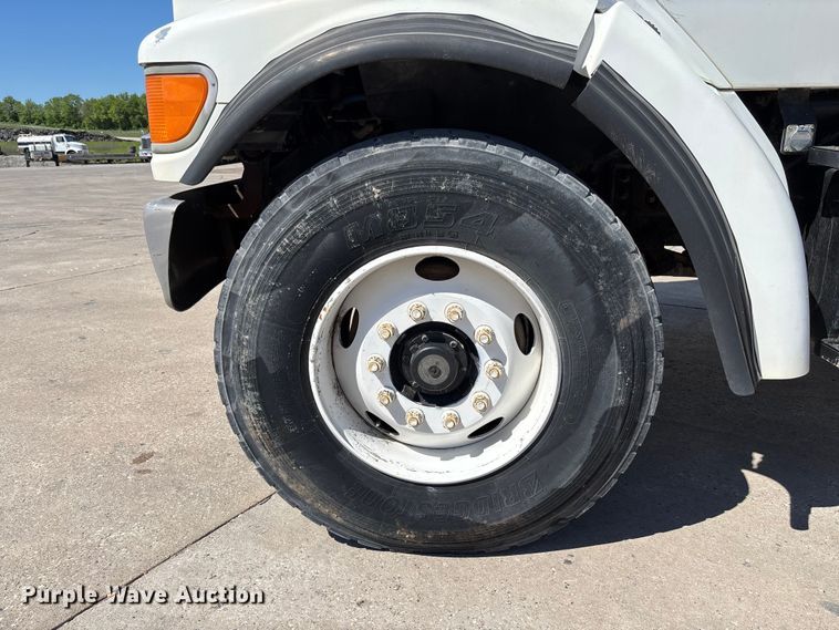 image for item FC5742 1997 Ford LT8501 crane truck