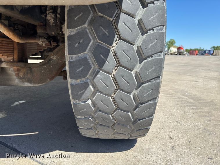 image for item FC5742 1997 Ford LT8501 crane truck