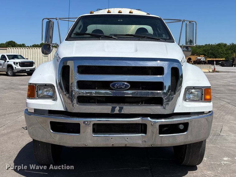 image for item FC5754 2013 Ford F750 oil distributor truck