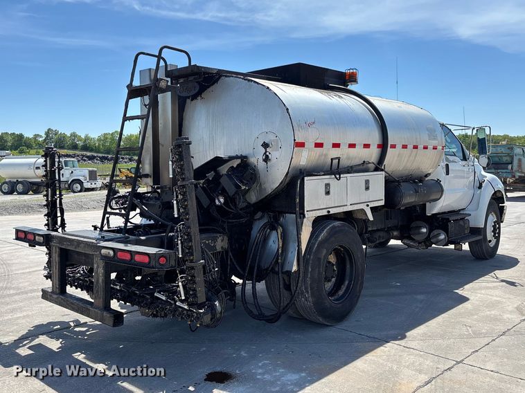 image for item FC5754 2013 Ford F750 oil distributor truck