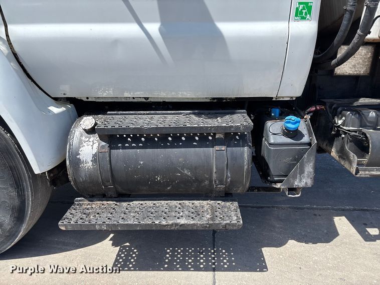 image for item FC5754 2013 Ford F750 oil distributor truck