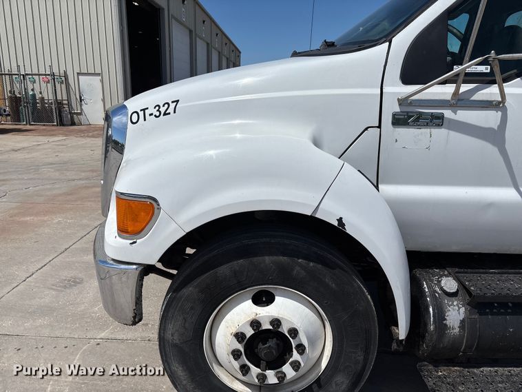 image for item FC5754 2013 Ford F750 oil distributor truck