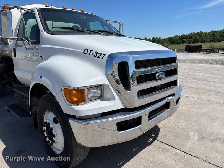 image for item FC5754 2013 Ford F750 oil distributor truck