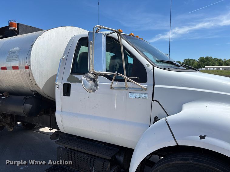 image for item FC5754 2013 Ford F750 oil distributor truck