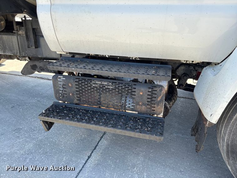 image for item FC5754 2013 Ford F750 oil distributor truck