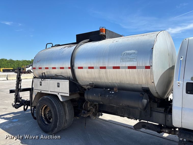 image for item FC5754 2013 Ford F750 oil distributor truck