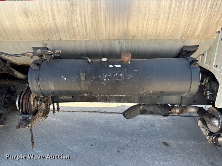 image for item FC5754 2013 Ford F750 oil distributor truck