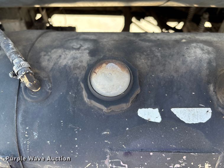 image for item FC5754 2013 Ford F750 oil distributor truck