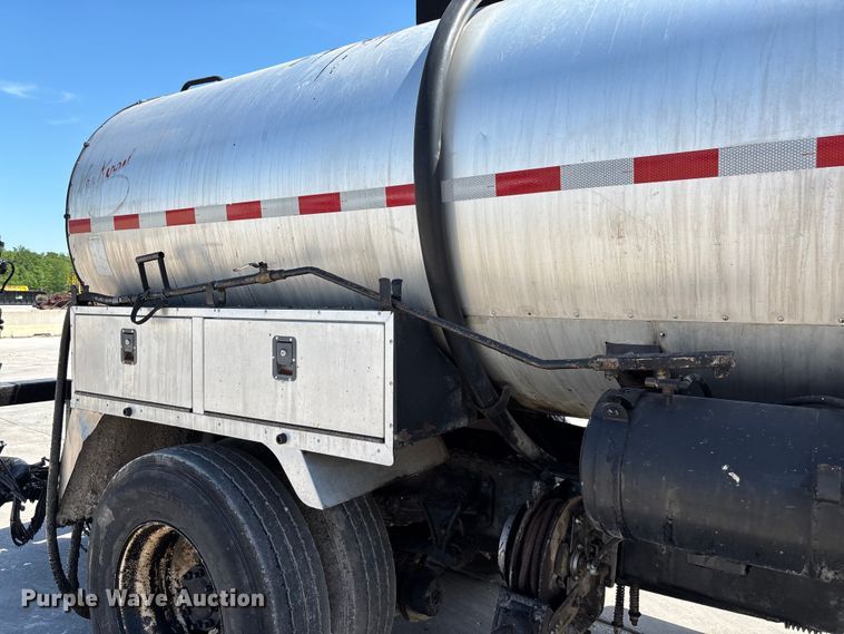 image for item FC5754 2013 Ford F750 oil distributor truck