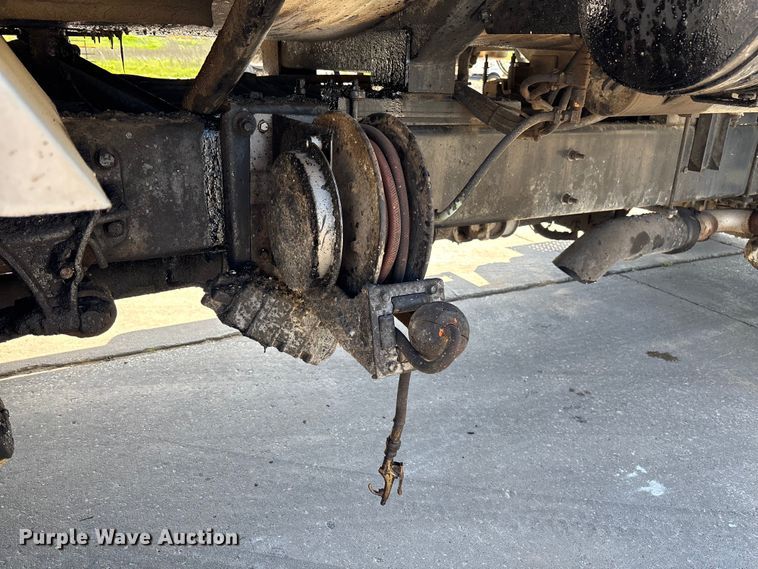 image for item FC5754 2013 Ford F750 oil distributor truck