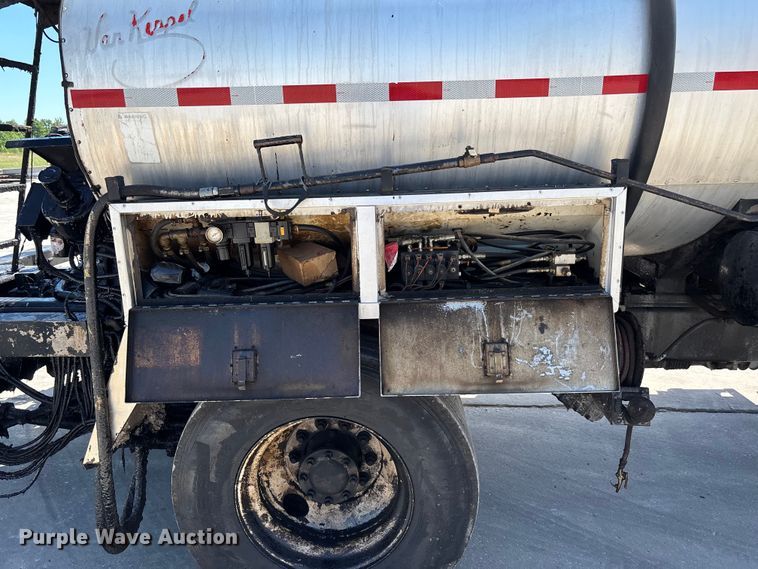 image for item FC5754 2013 Ford F750 oil distributor truck